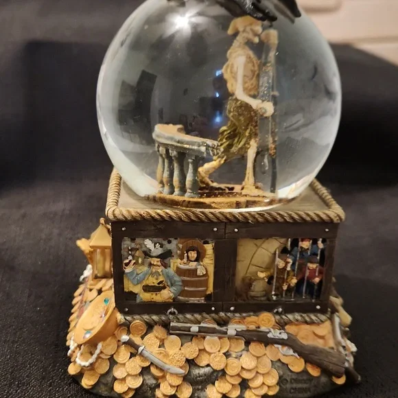WALT DISNEY PIRATES ☠️ OF THE CARIBBEAN SNOW GLOBE. SKELETON SHIP WHEEL GLITTER - Picture 7 of 10